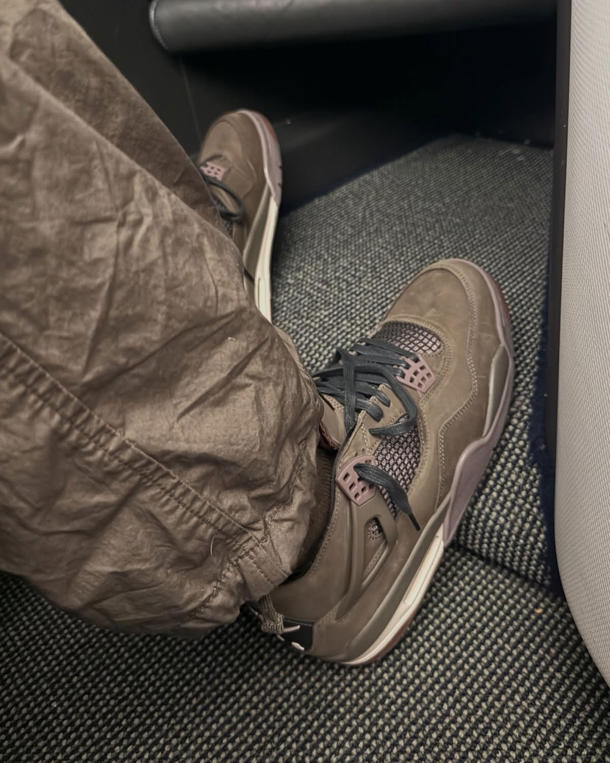 Maniere Jordan 4 Dark Mocha 3