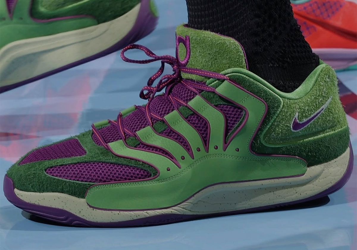 Kevin Durant Reveals A “Skunk”-Inspired Nike KD 18 PE