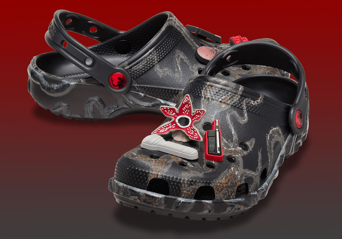 Stranger Things Crocs Classic Clog 212074 90h 6