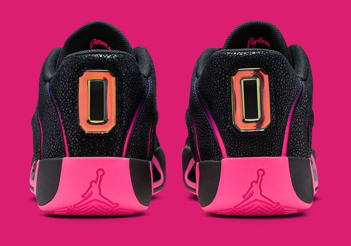 “Stingray” Leather Spruces Up This Neon Jordan Tatum 4