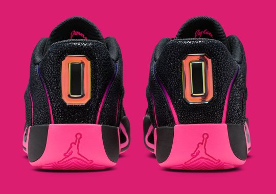 "Stingray" Leather Spruces Up This Neon Jordan Tatum 4