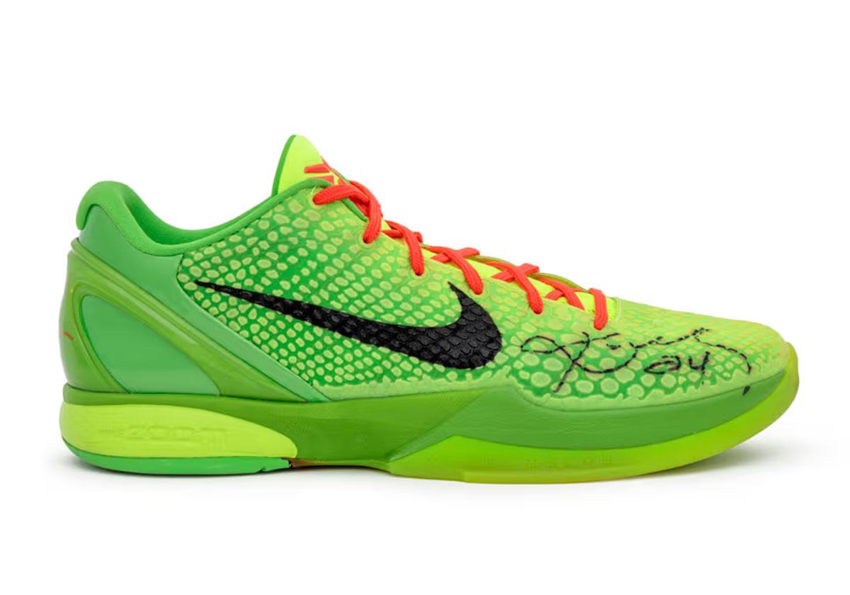Кроссовки Nike Kobe 6 с изображением Гринча и автографом 5