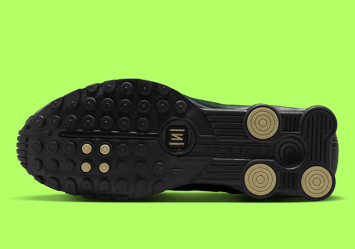 Nike Shox R4 Black Spruce Spruce Fog Black Olive Aura Hq1988 300 2