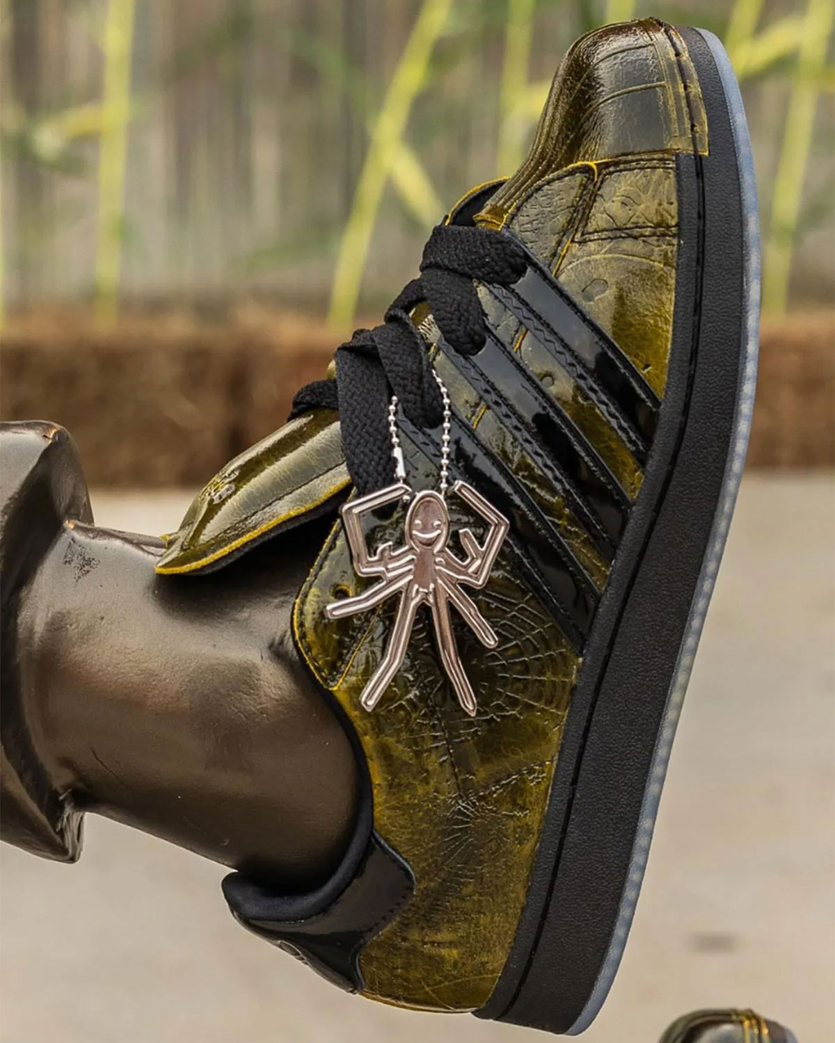 Sp5der Adidas Superstar Olive Black 3