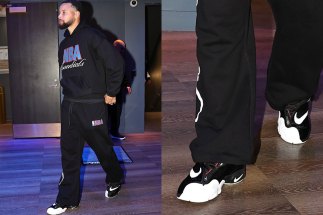 Steph Curry Slides Into The Nike Air Zoom Flight “The Glove”