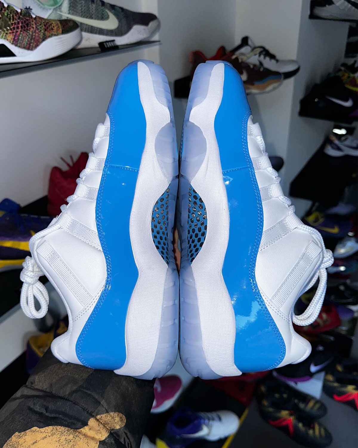 Unc Jordan 11 Low 2