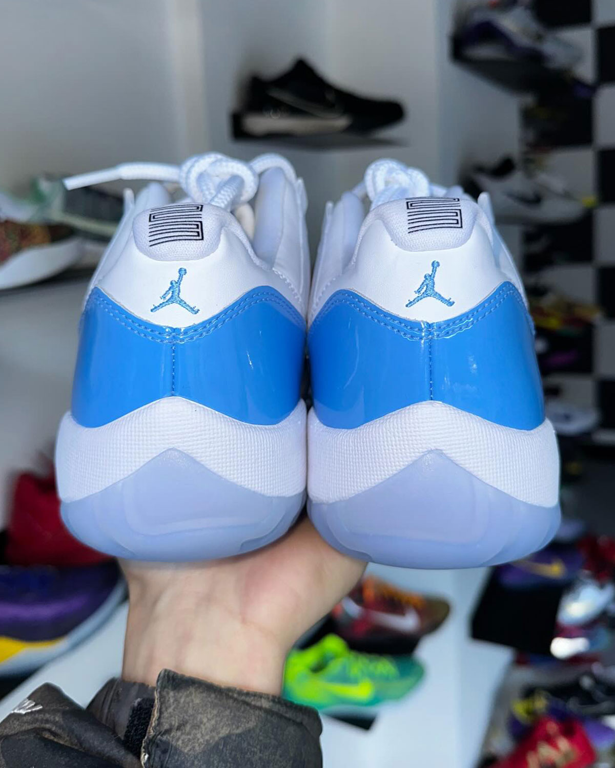Unc Jordan 11 Low 4