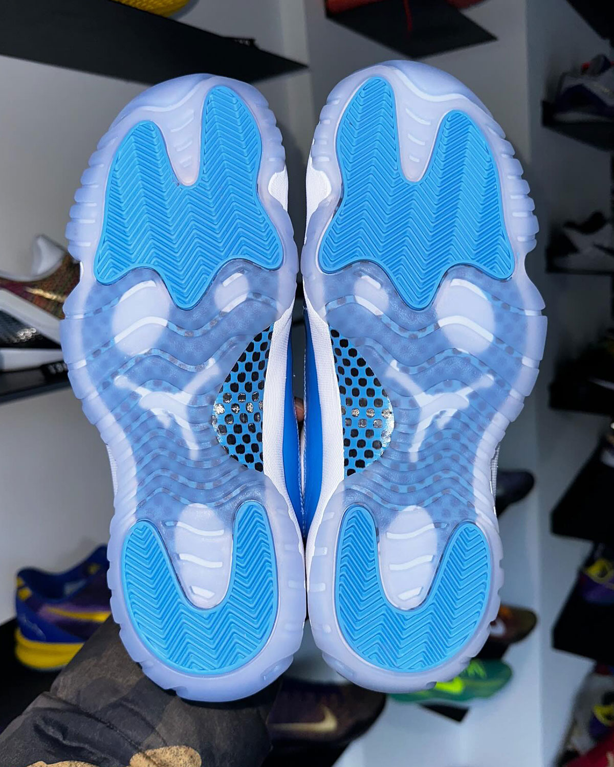 Unc Jordan 11 Low 8