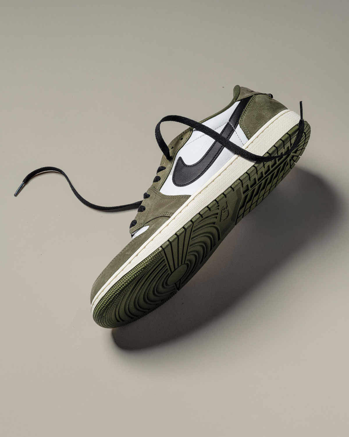 Air Jordan 1 Retro Low Og Medium Olive 1