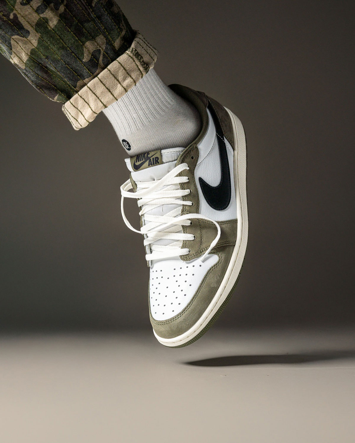 Air Jordan 1 Retro Low Og Medium Olive 3