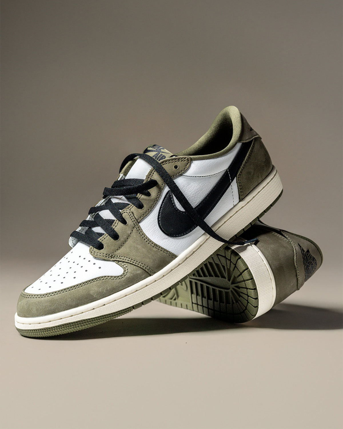 Air Jordan 1 Retro Low Og Medium Olive 4