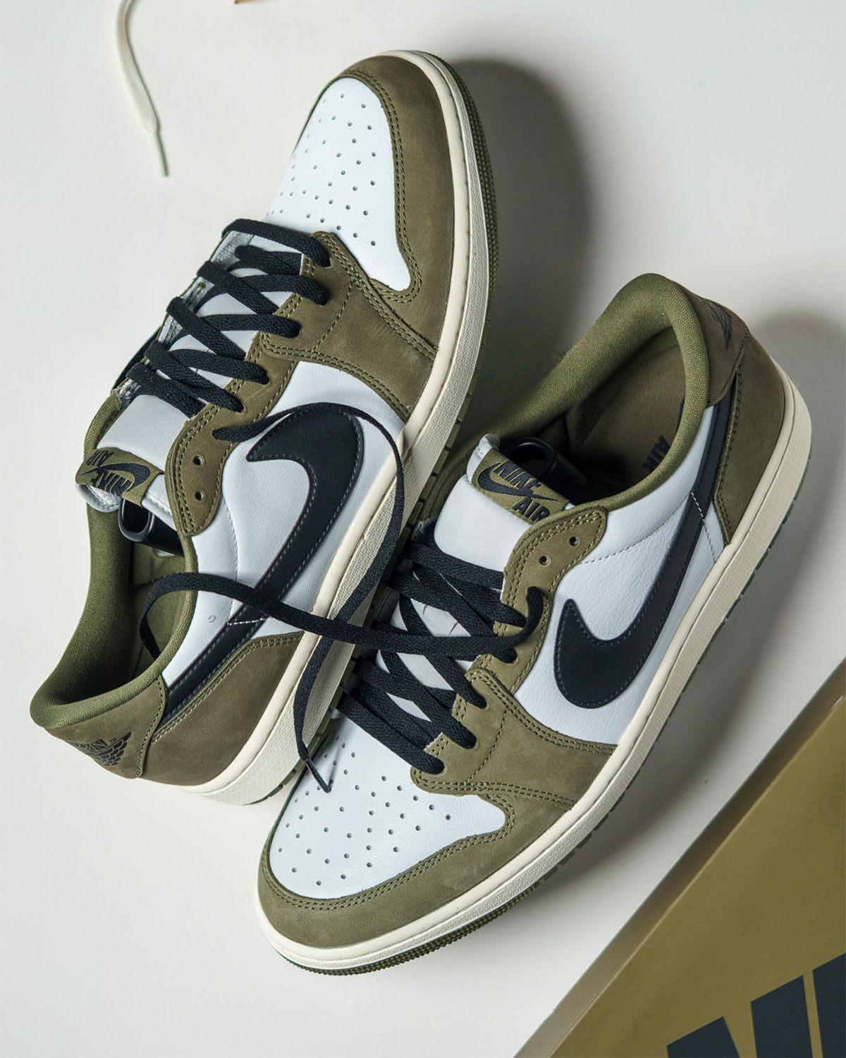 Air Jordan 1 Retro Low Og Medium Olive 5
