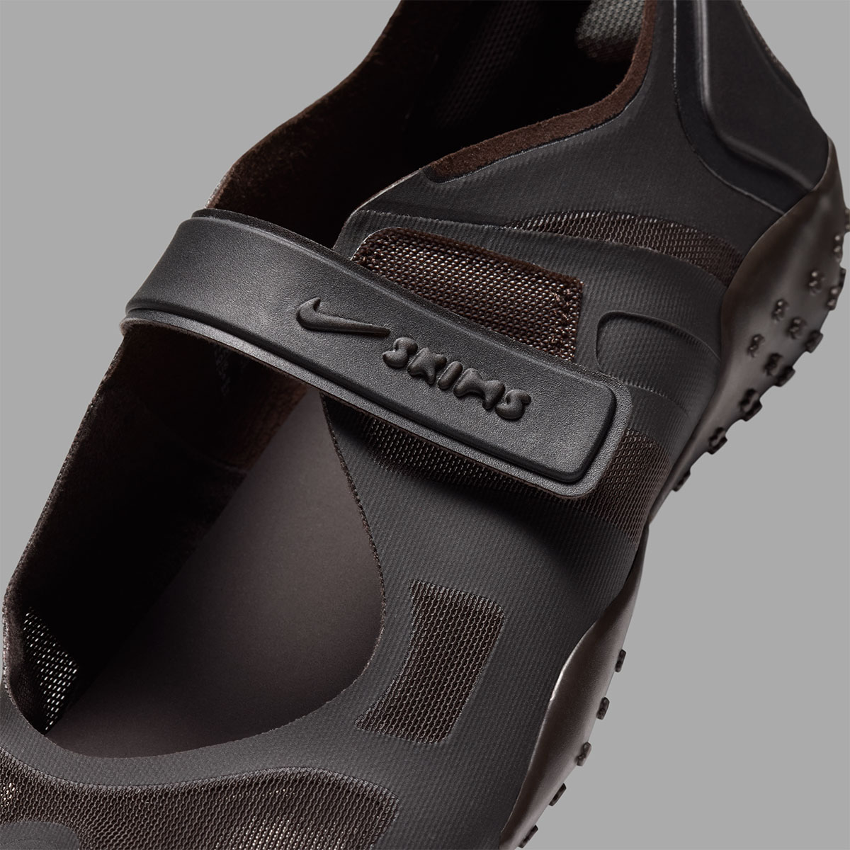 Kim Kardashian Skims Nike Air Rift Release Date Io7694 200 2