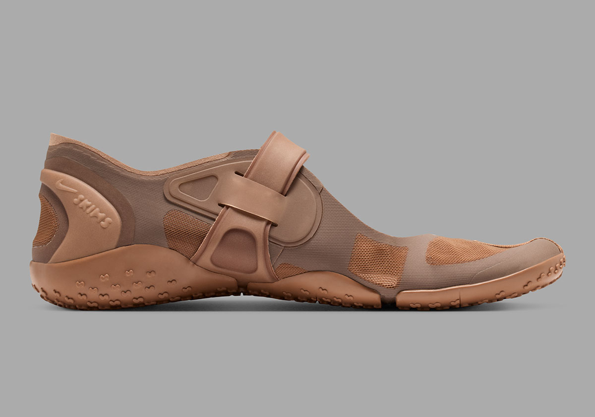 Kim Kardashian Skims Nike Air Rift Release Date Io7694 201 5