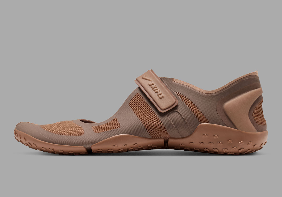 Kim Kardashian Skims Nike Air Rift Release Date Io7694 201 7