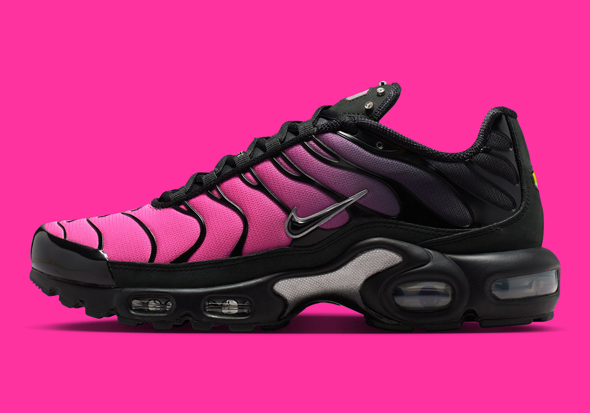 Nike Air Max Plus Black Metallic Silver Peony Iq0280 010 1