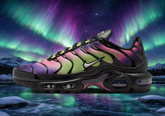 The Northern Lights Cast Onto This Nike Air Max Plus