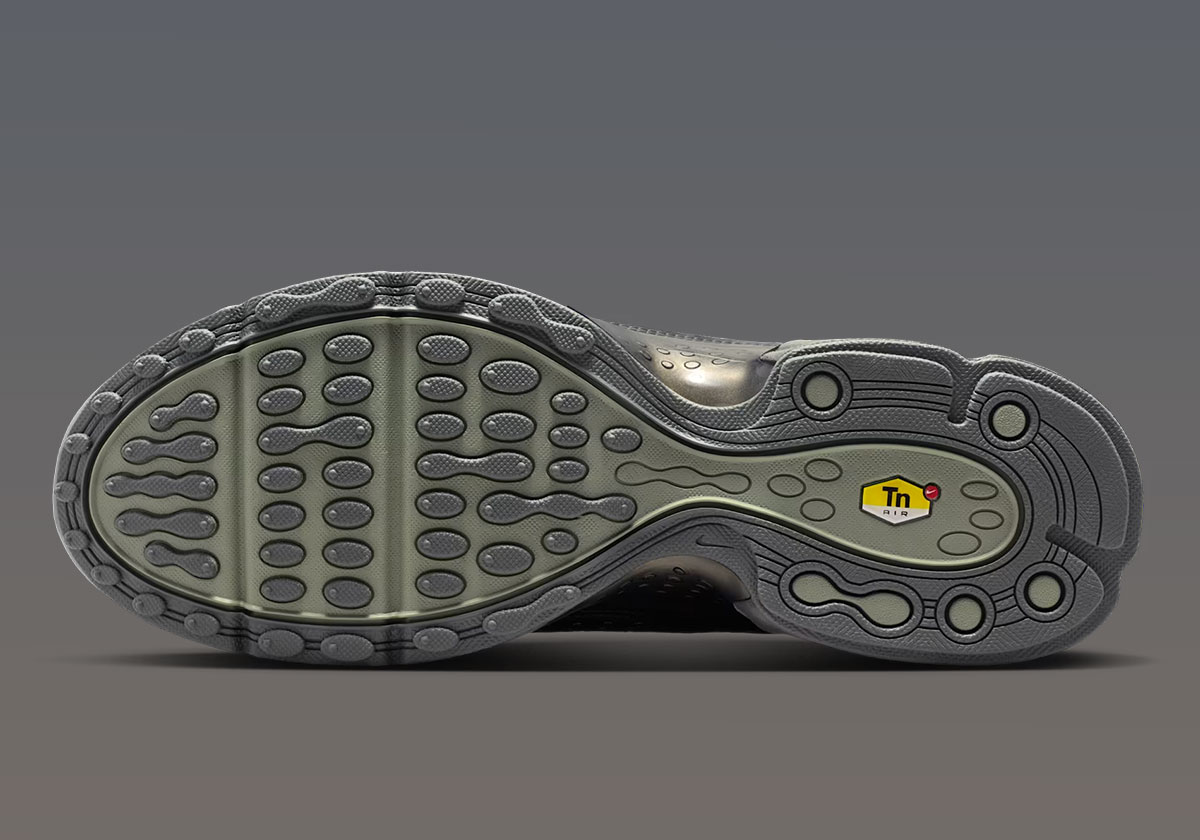 Nike Air Max Plus Vii Iron Grey Smoke Grey Iq0282 084 1