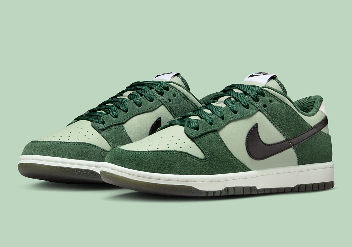 "Jade Horizon" Sets On The Nike Dunk Low