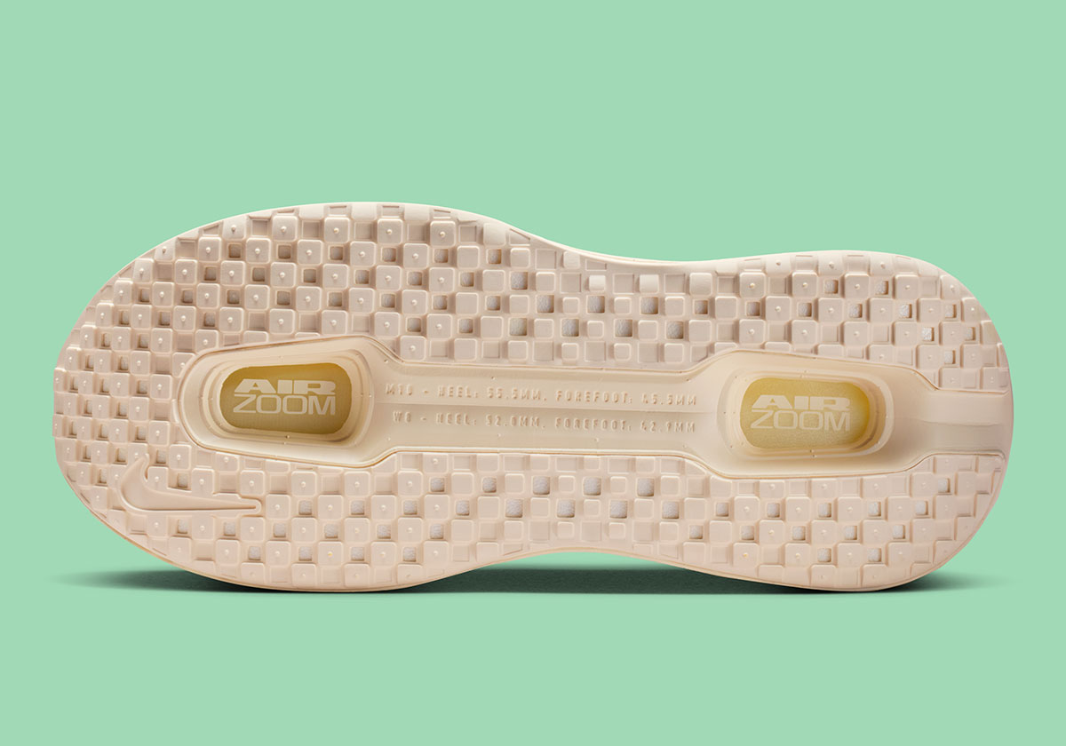 Nike Vomero Premium Chalk Pale Ivory Summit White Iq8102 100 2