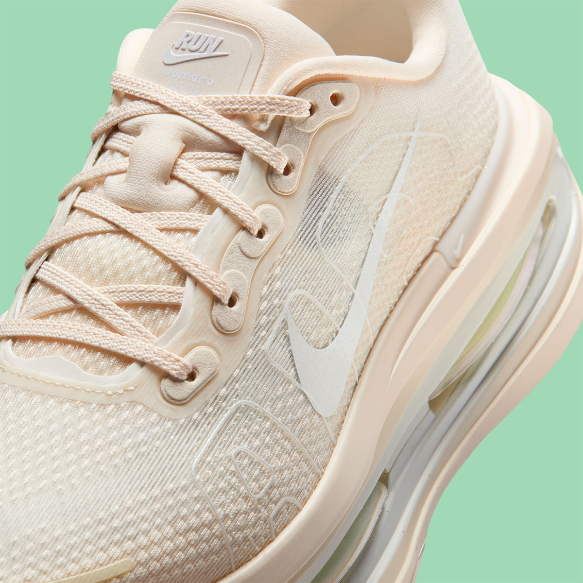 Nike Vomero Premium Chalk Pale Ivory Summit White Iq8102 100 6