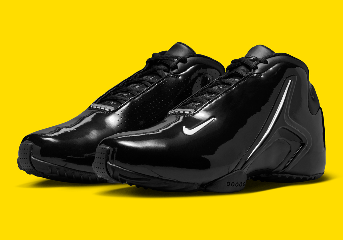 The Nike Zoom Hyperflight Is Back In Black