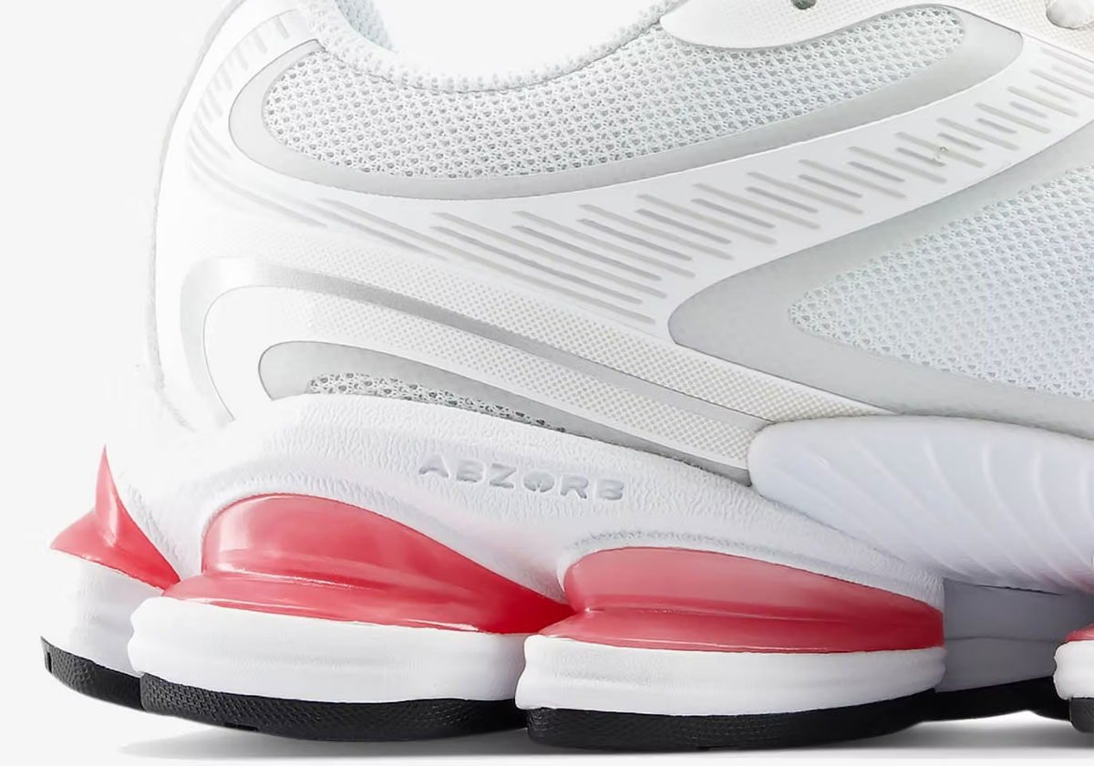 The New Balance 2000 Sets Off "Pink Heat" Accents