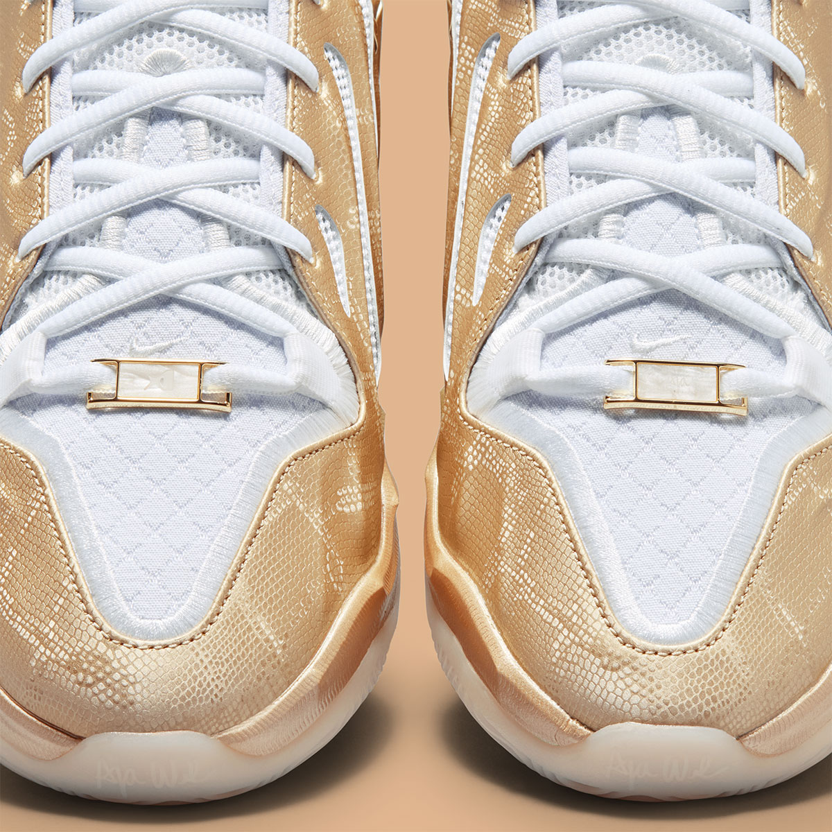 Nike A Two Io8212 900 Gold 10