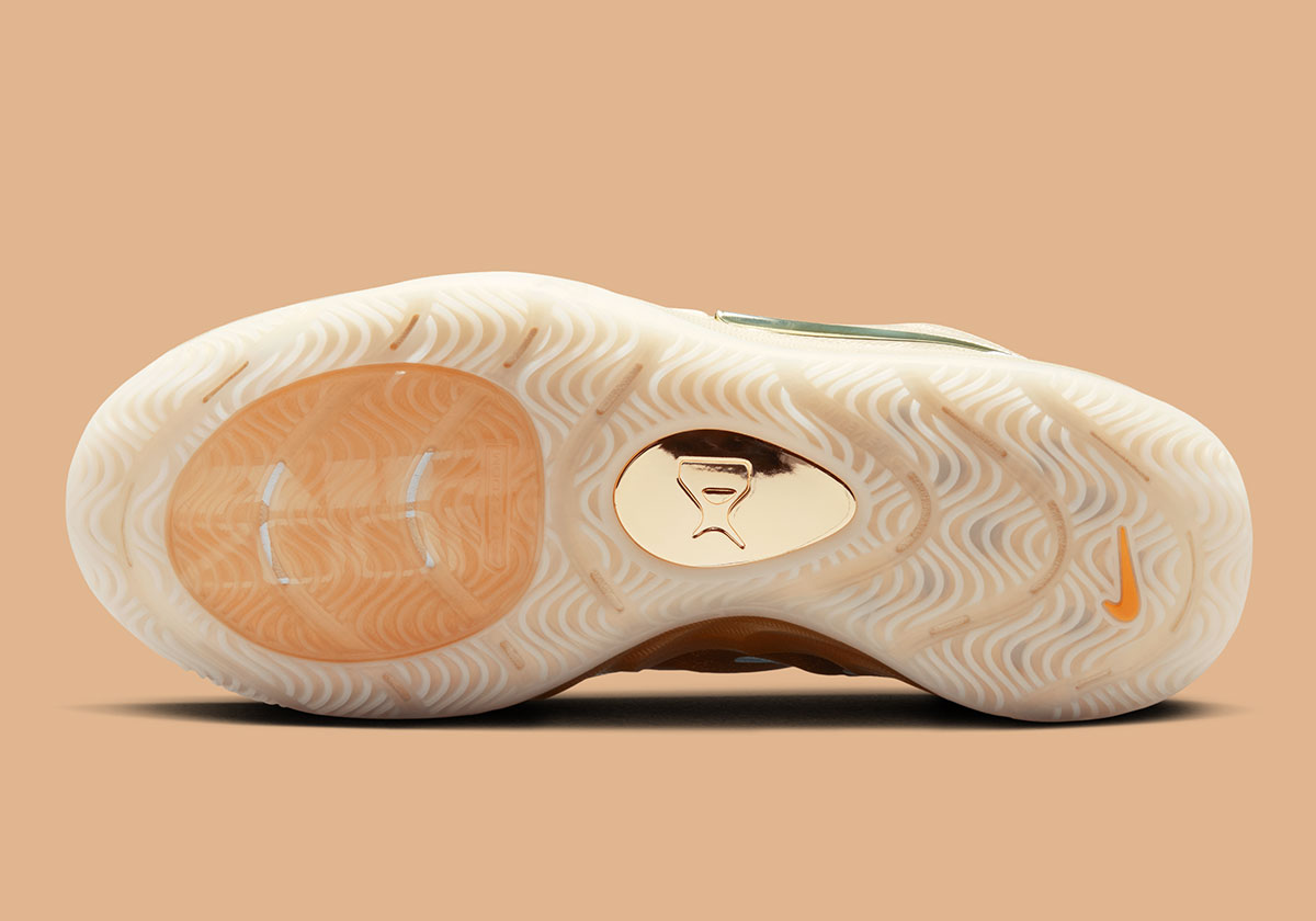 Nike A Two Io8212 900 Gold 2