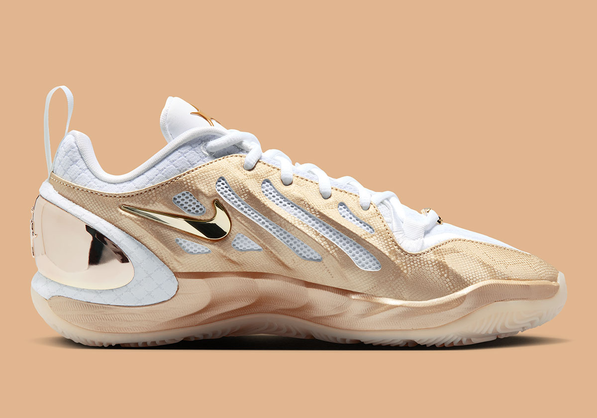 Nike A Two Io8212 900 Gold 3