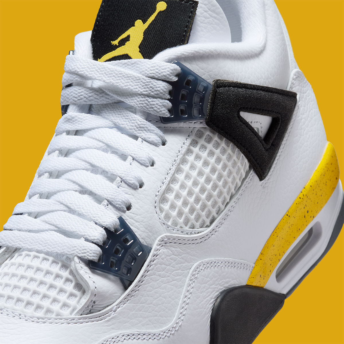 Tour Yellow Jordan 4s 7