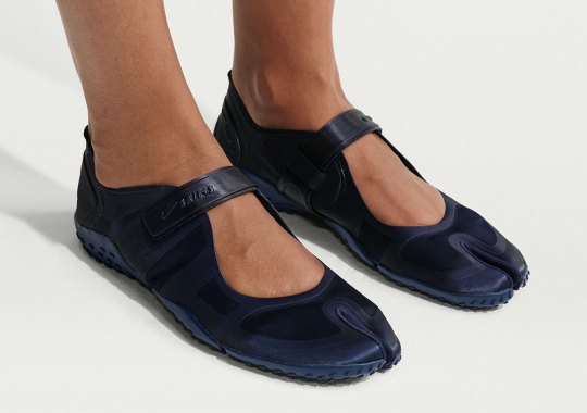 The NikeSKIMS Rift Mesh Marches On In “Navy”