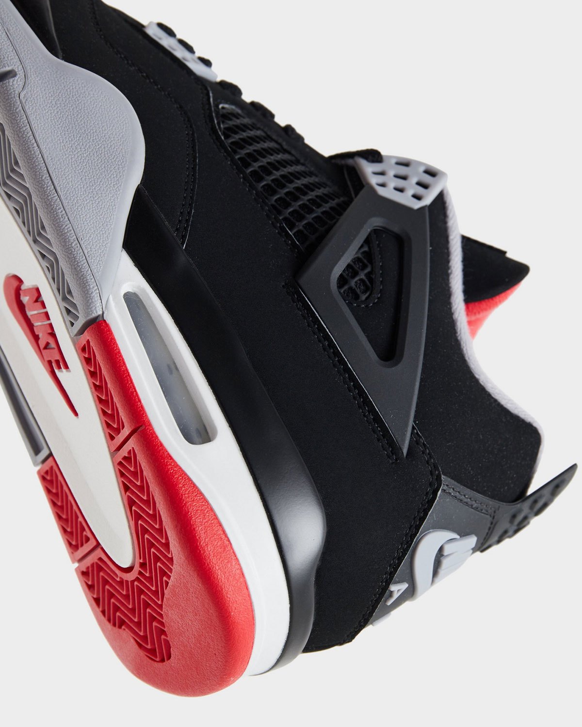 Air-Jordan-4-Bred-2026-yantax