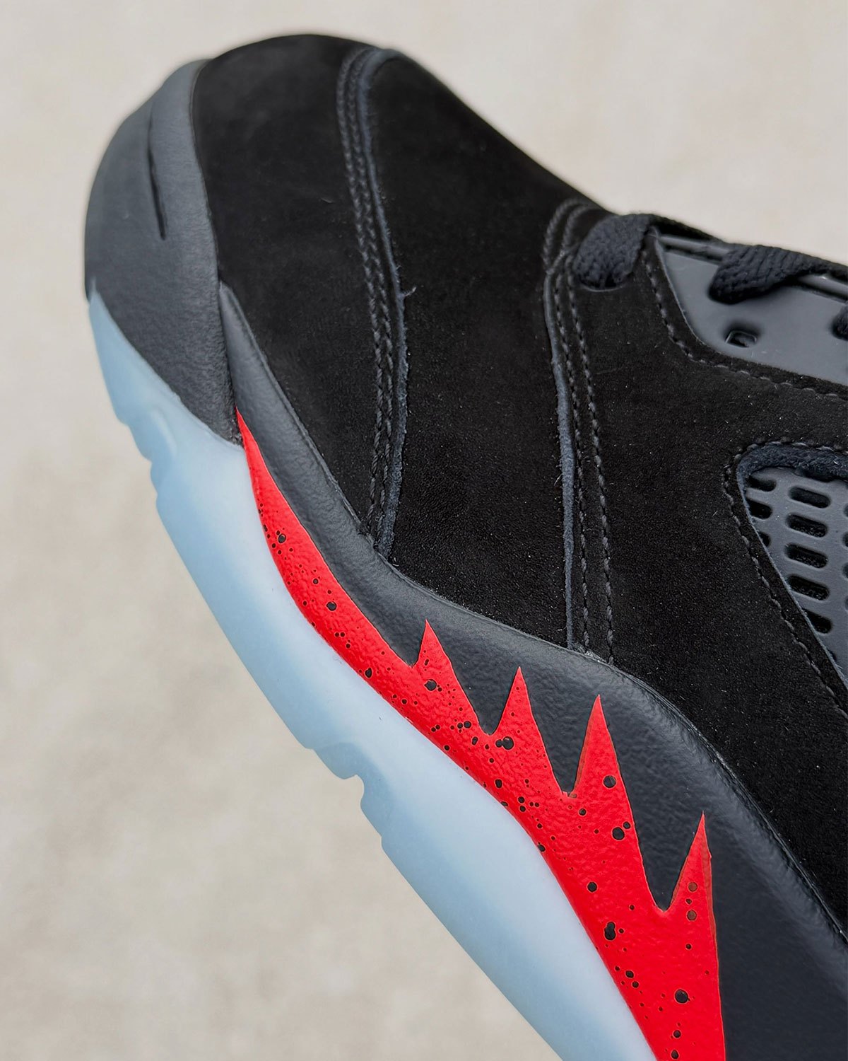 Air-Jordan-5-Retro-Halloween-Detalle1-Yantax