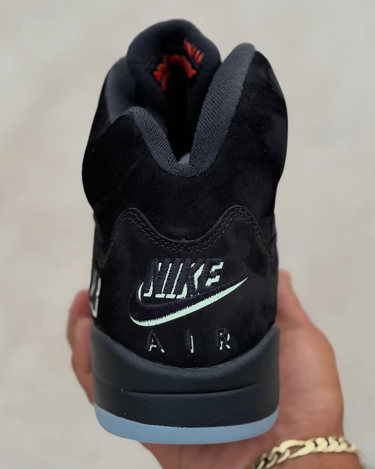 Air-Jordan-5-Retro-Halloween-Atras-Yantax