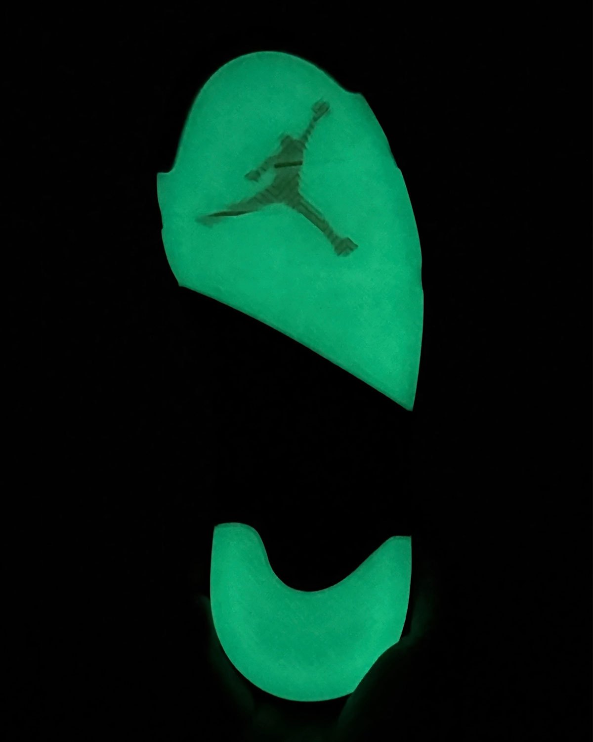 Air-Jordan-5-Retro-Halloween-Glow-in-the-dark-yantax
