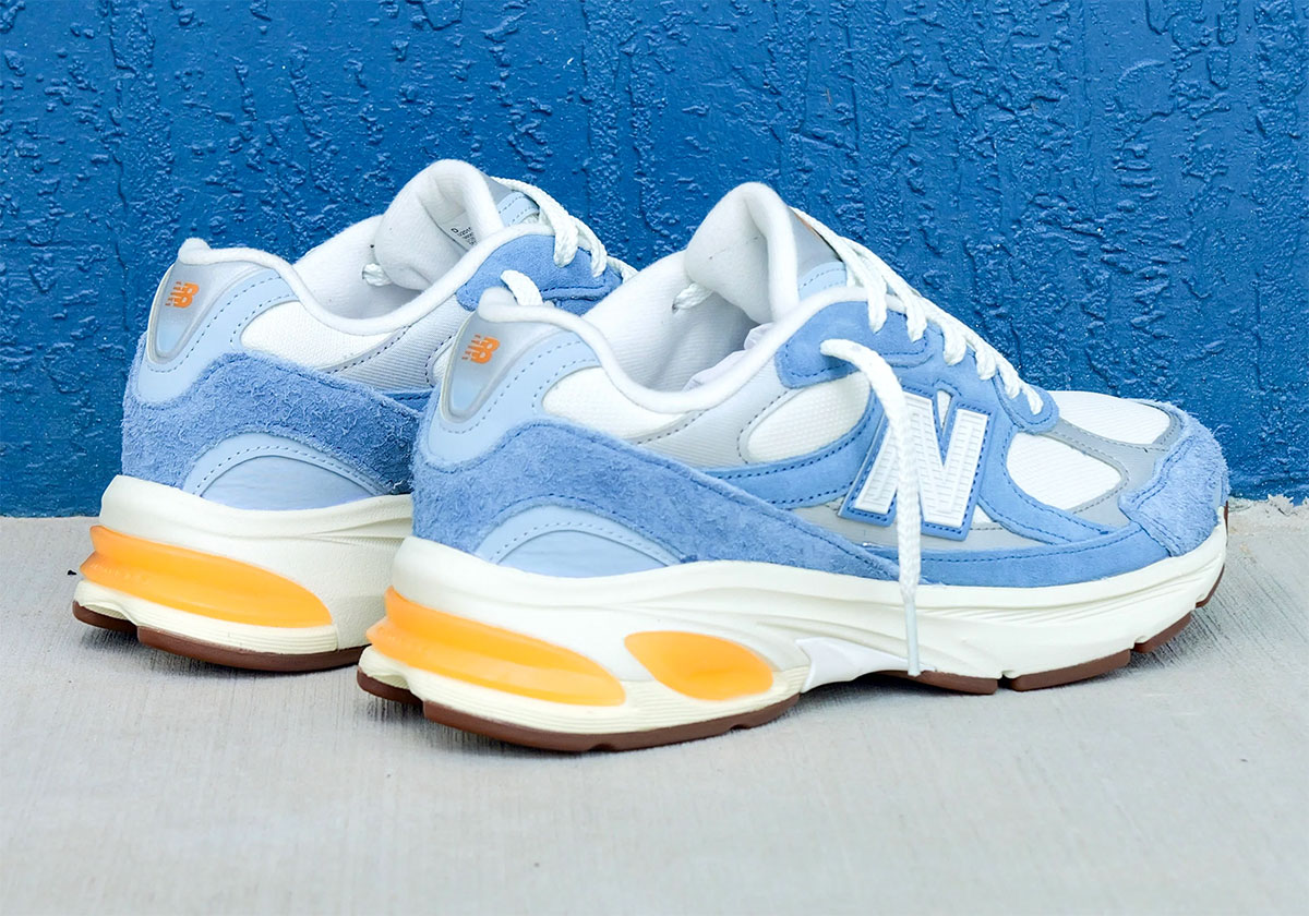 "Heron Blue" Suede Coats The New Balance 2010