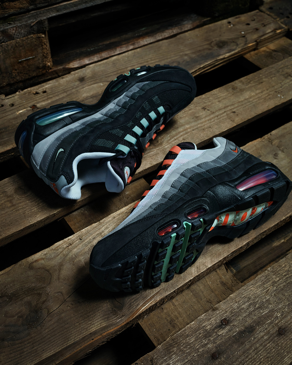 Air Max 95 Liverpool 6