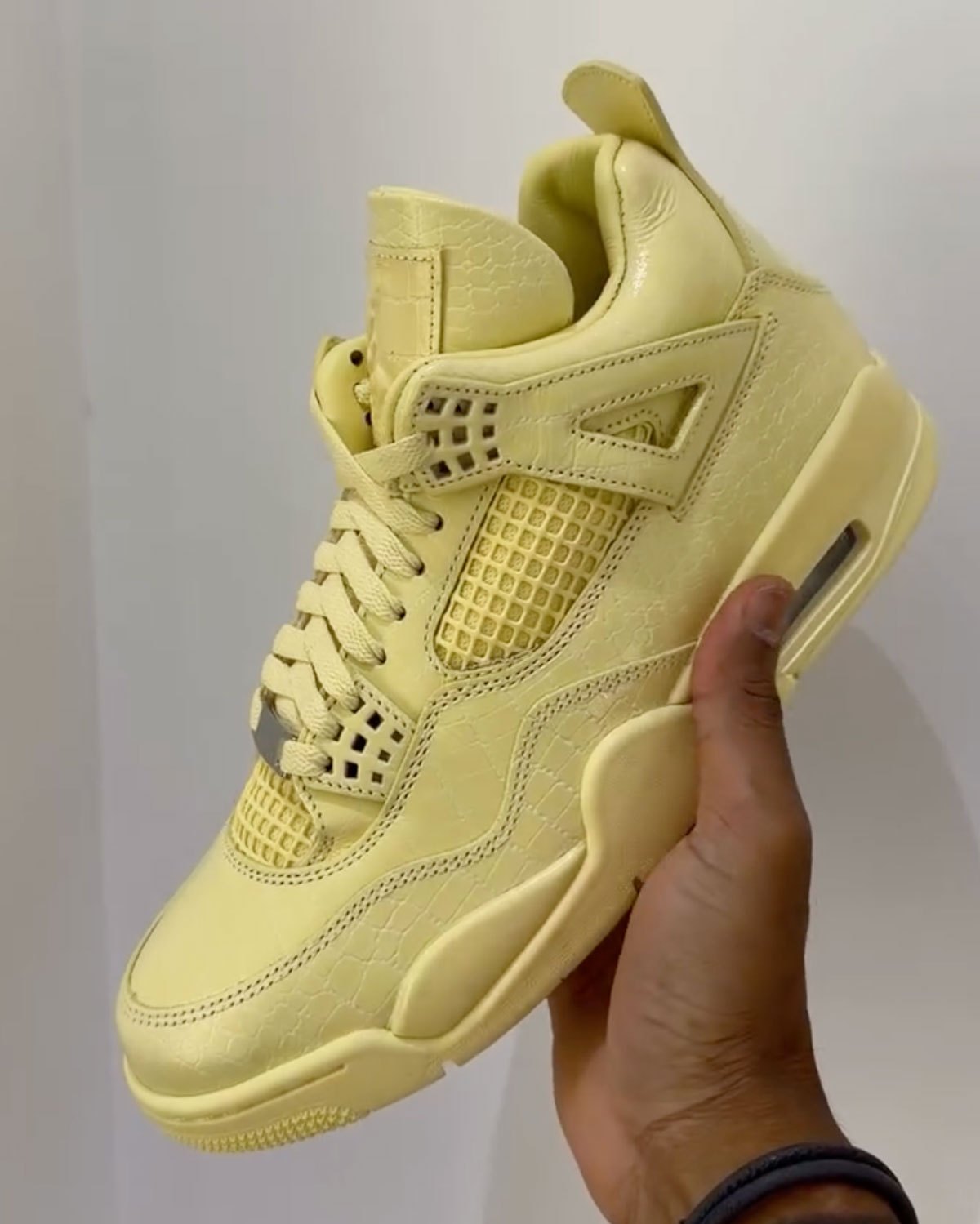 Air-Jordan-4-J-Balvin-Lemonade-Yantax