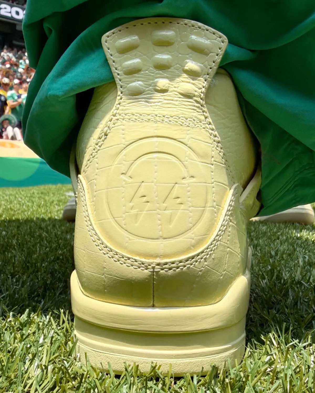 Air-Jordan-4-Retro-J-Balvin-Lemonade-Yantax