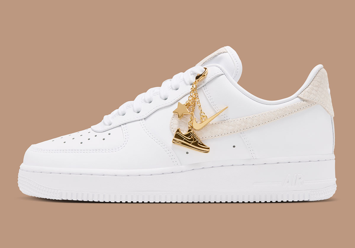 Nike Air Force 1 Low White Metallic Gold Charms Iz8908 100 1