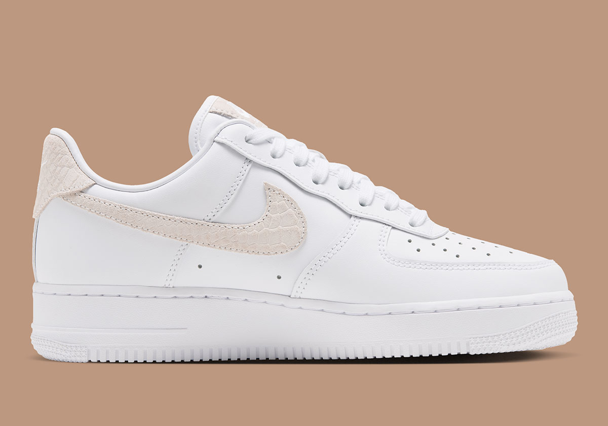 Nike Air Force 1 Low White Metallic Gold Charms Iz8908 100 6