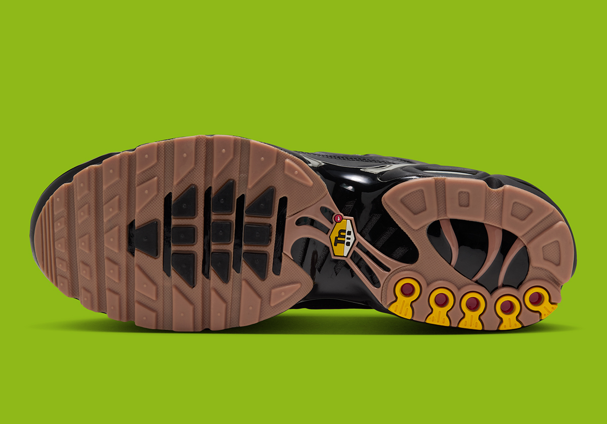 Nike Air Max Plus Premier Black Volt Iq6607 001 3