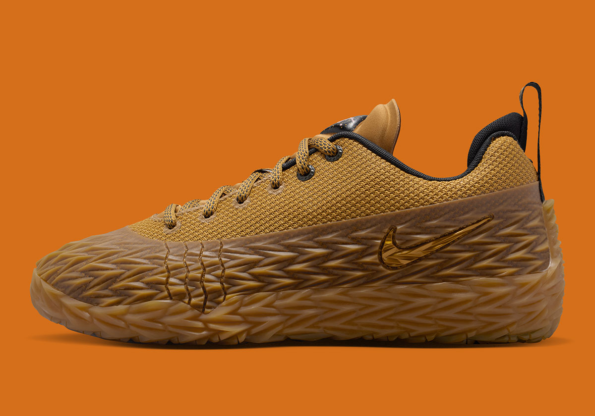 Nike St Charge Wheat Off Noir Bright Crimson Metallic Gold Io8062 700 1