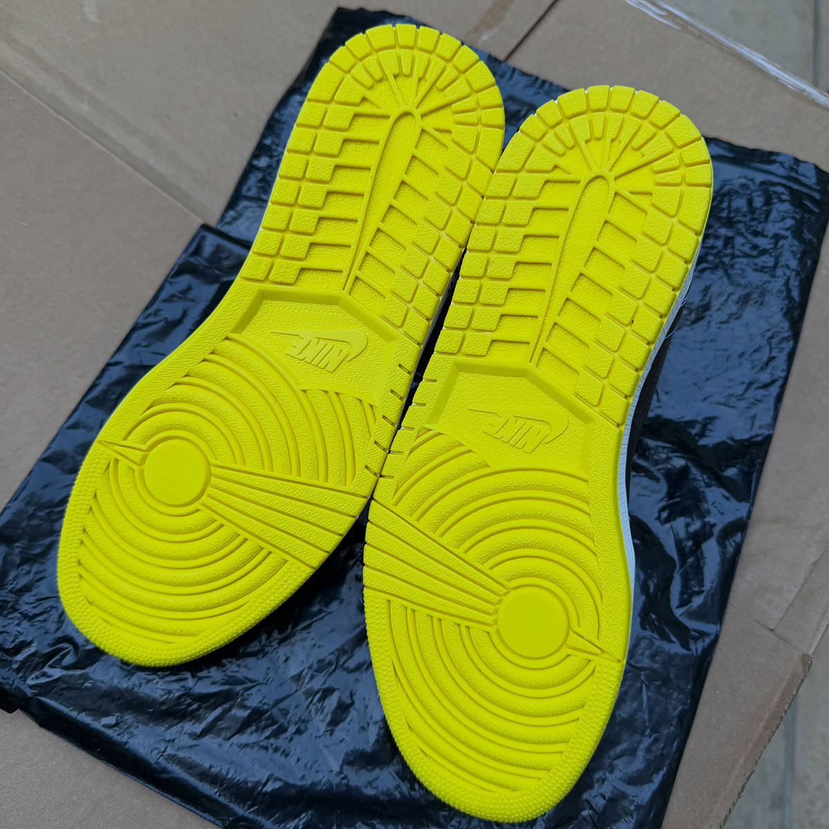 Off White Air Jordan 1 Black Yellow Looksee Sample 4
