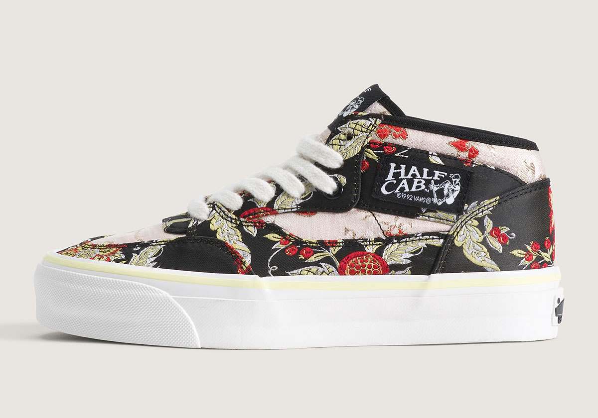 Vans Half Cab 33 Decon Floral Tapestry Vn00110eblk 1
