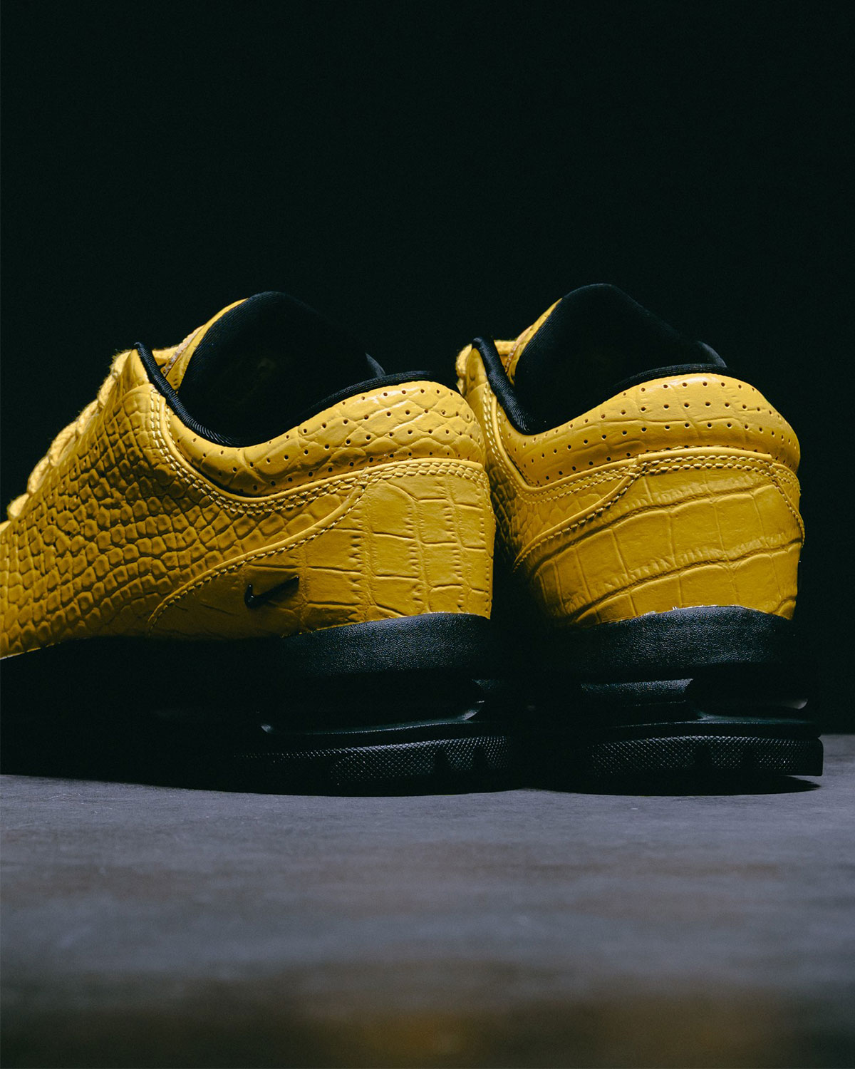 Nike Air Max Goadome Low Croc Vivid Sulfur Black Iv4517 700 4