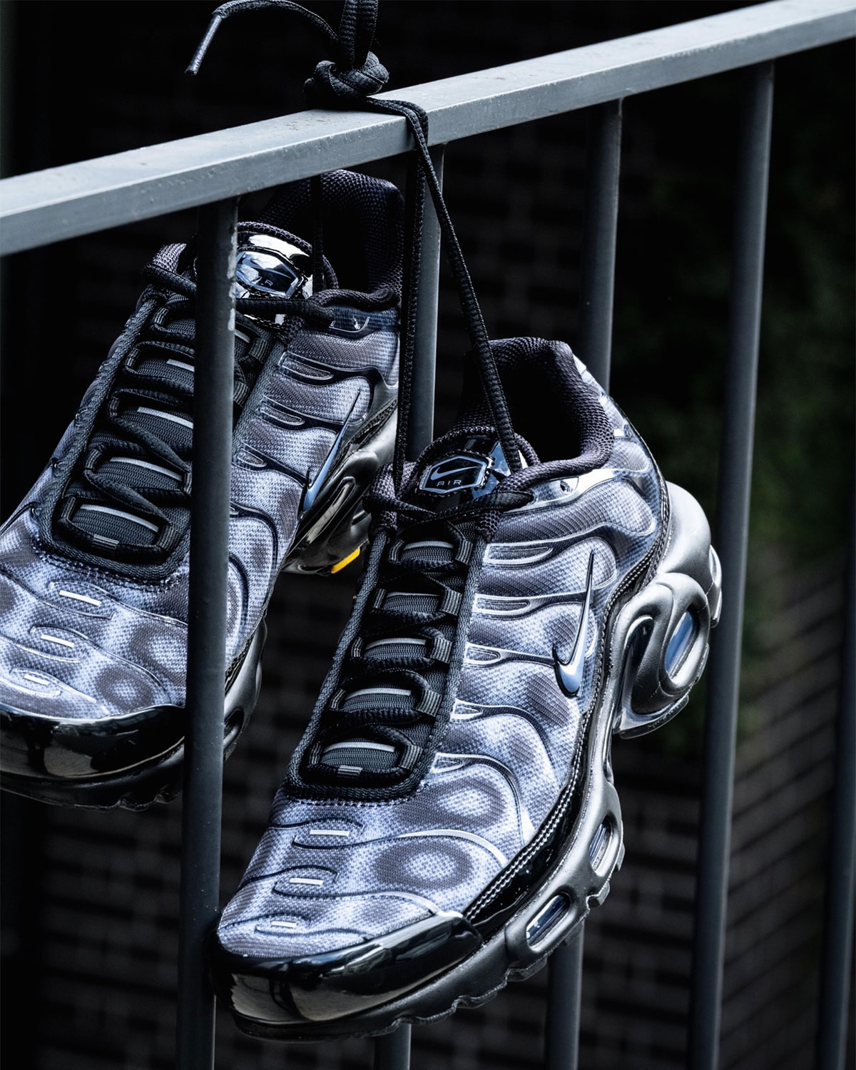 Nike Air Max Plus Black Cool Grey Diffused Blue Iq6605 001 2