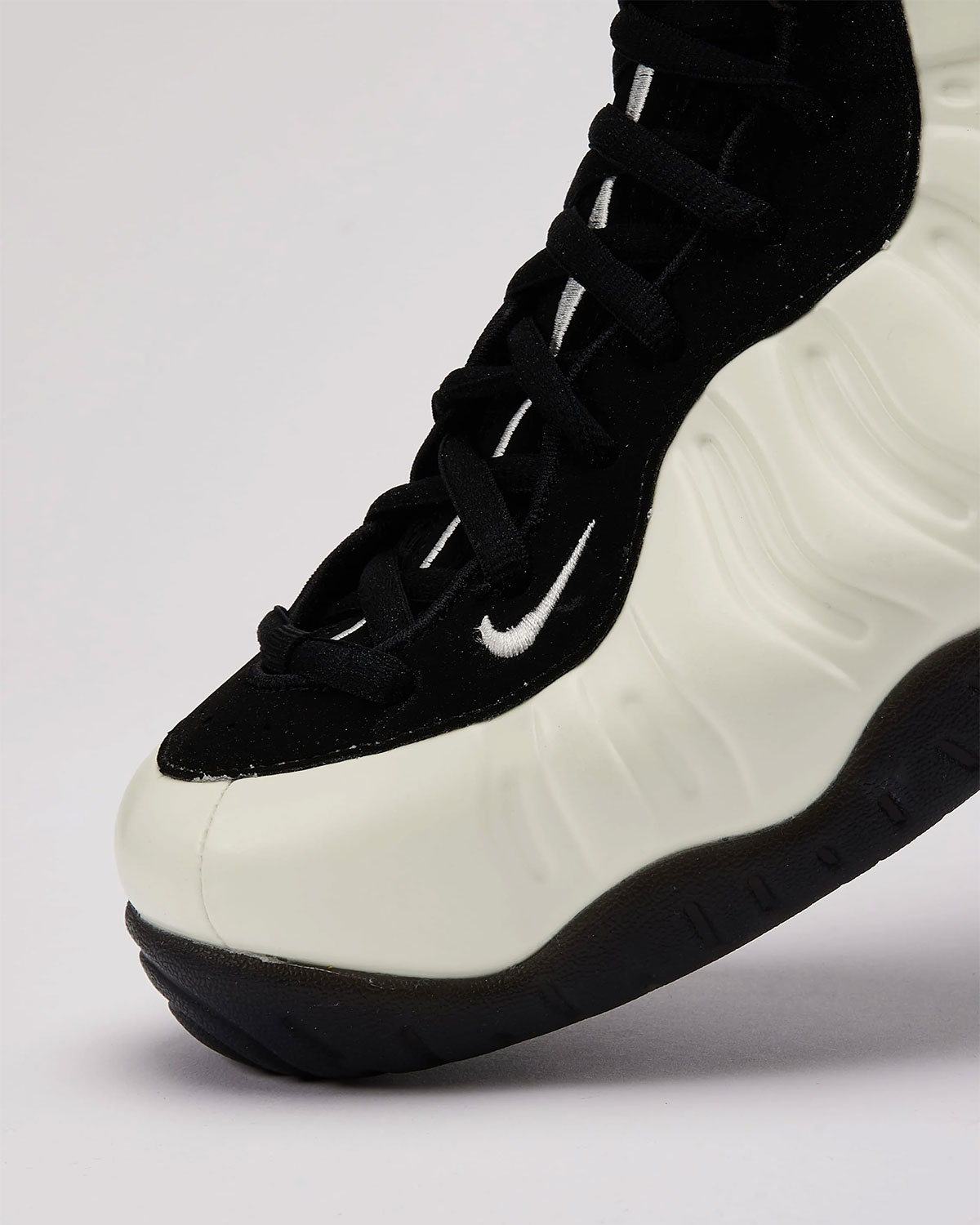 Nike Glow In The Dark Foamposite Pro 8