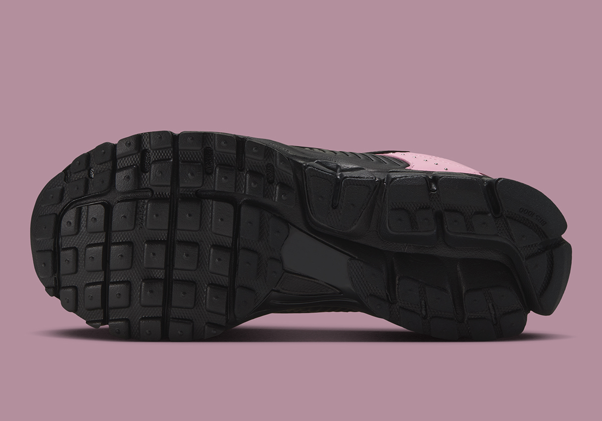 Nike Zoom Vomero 5 Black Medium Soft Pink Metallic Silver Ix7042 010 2